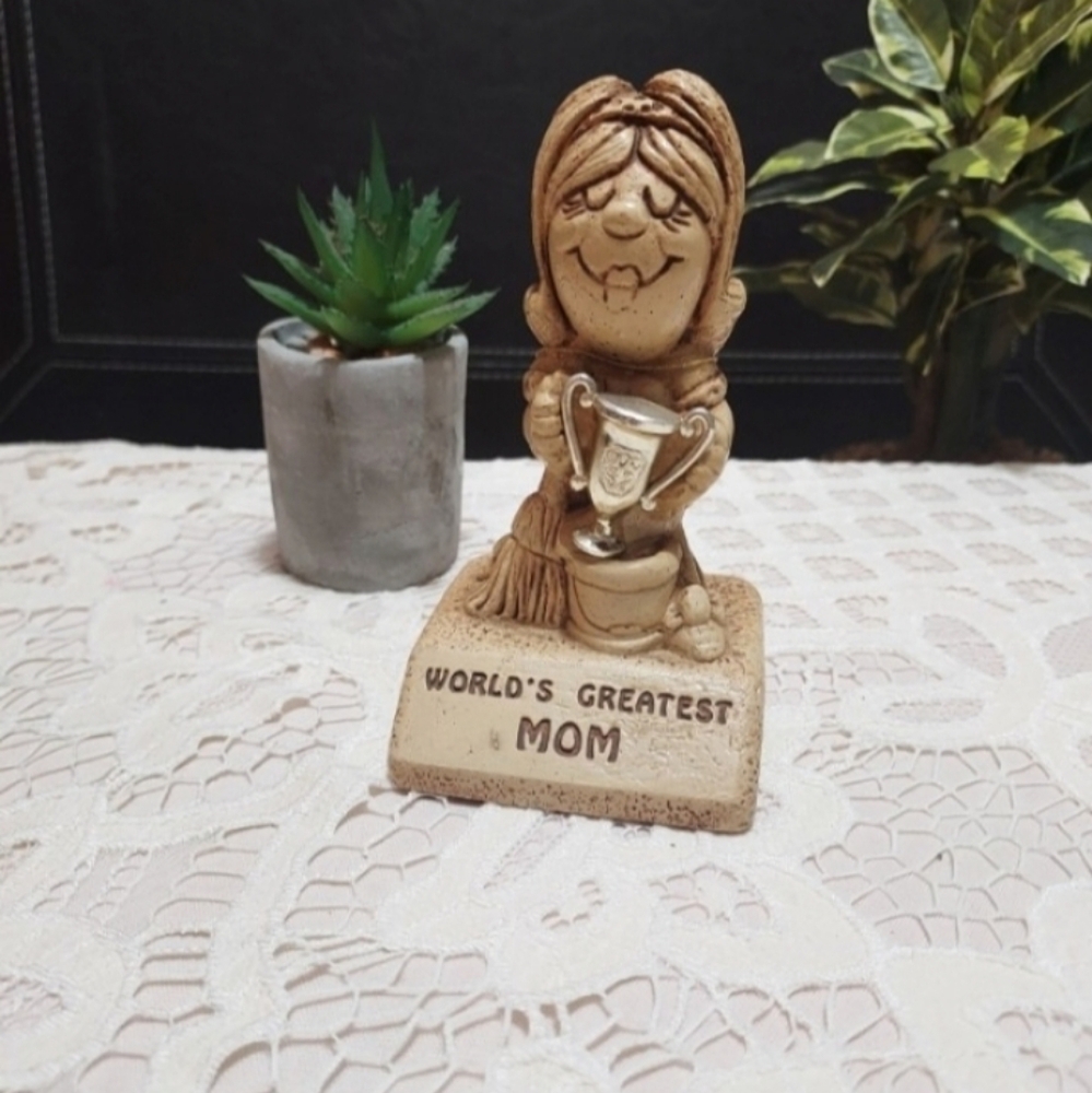 World's Greatest Mom Trophy Figurine